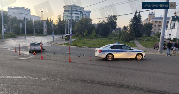 В Иванове столкнулись машина ДПС и «Рено»
